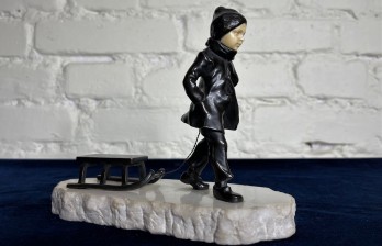 Мальчик с санками скульптор Eugene Bernoud бронза с костью хризоэлефантинная